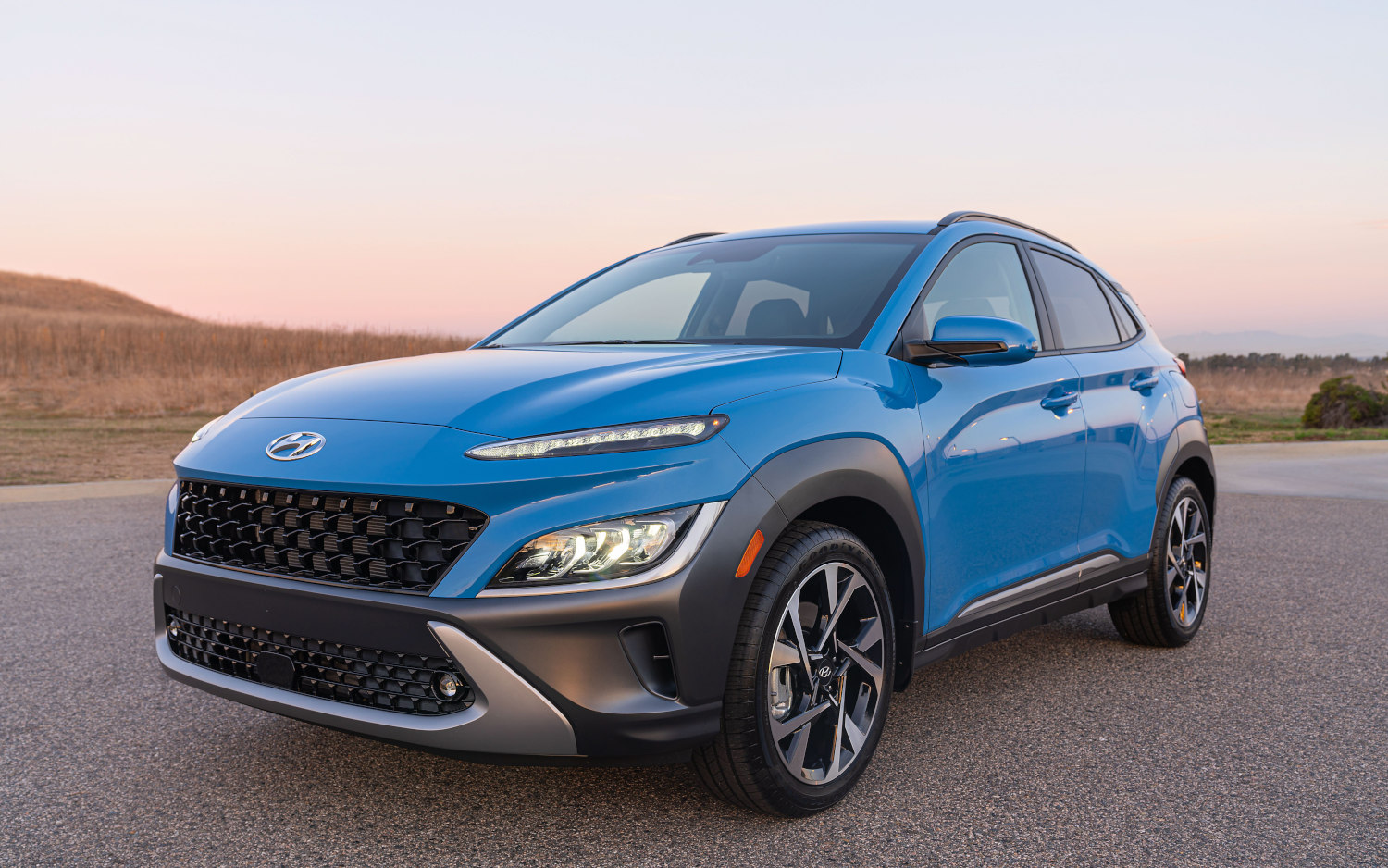 Comparison Hyundai Kona 2021 vs Kia Niro EX Premium 2020 SUV Drive